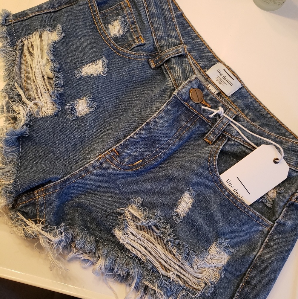 NWT🎉 Distressed Denim Shorts